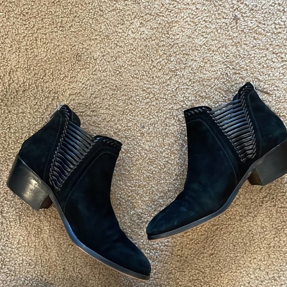 Vince Camuto black pippsy ankle boots suede 9 - Picture 2 of 7